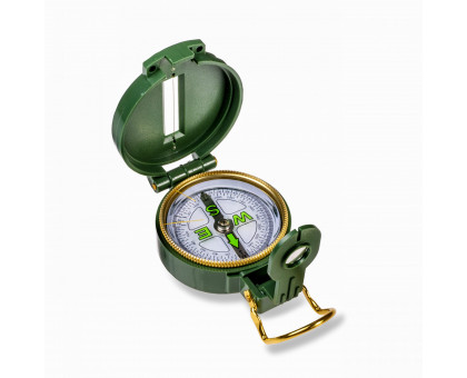 AdventurePak™ включает в себя 30-миллиметровый Детский полевой бинокль, Линзовый компас, Фонарик и Сигнальный свисток со встроенным термометром
