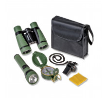 AdventurePak™ включает в себя 30-миллиметровый Детский полевой бинокль, Линзовый компас, Фонарик и Сигнальный свисток со встроенным термометром