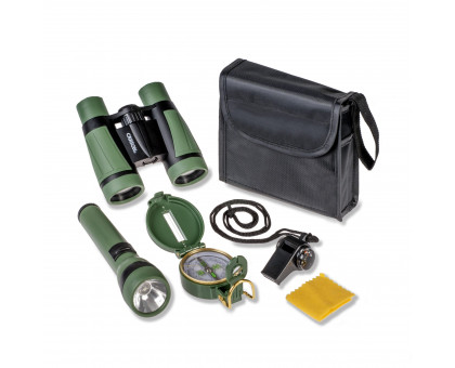 AdventurePak™ включает в себя 30-миллиметровый Детский полевой бинокль, Линзовый компас, Фонарик и Сигнальный свисток со встроенным термометром